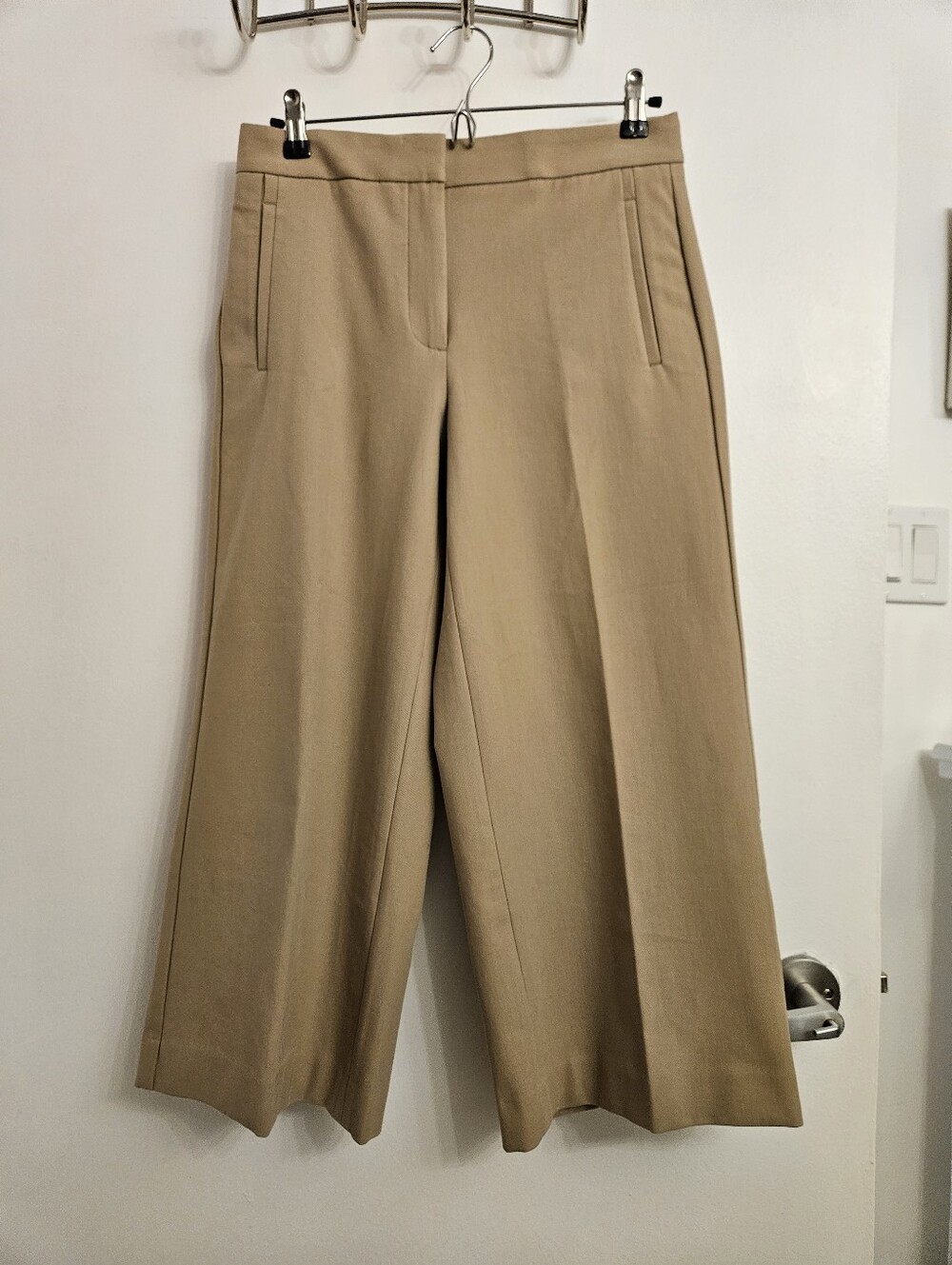 Ann Taylor Marina Pants NWT Size 4 Petite Beige Classic Wide-Leg Cropped